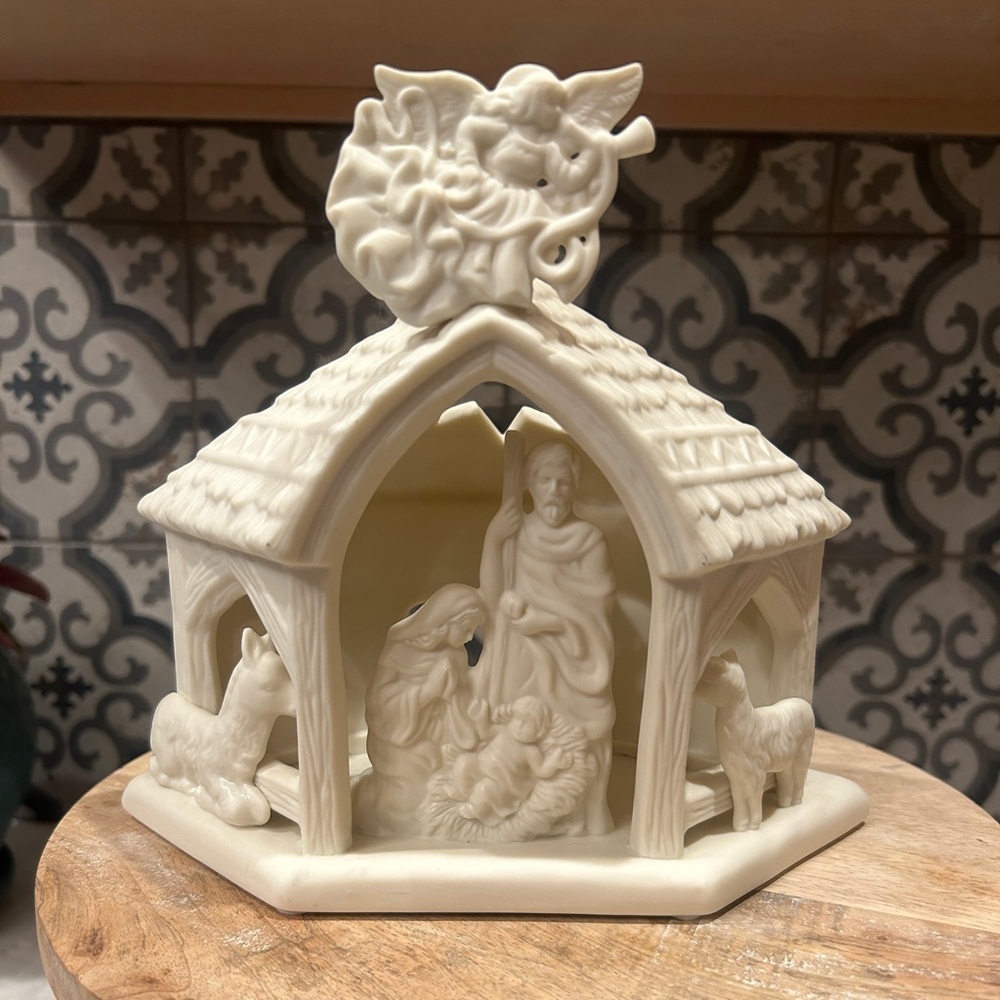 1990s PartyLite White Ceramic Nativity- Holiday Decor Piece- with light-EUC